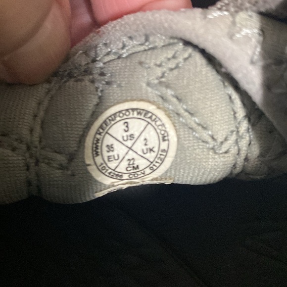 Kids keen water sandal sz 3.These are gently used sandal with a lot of life left - Picture 4 of 9